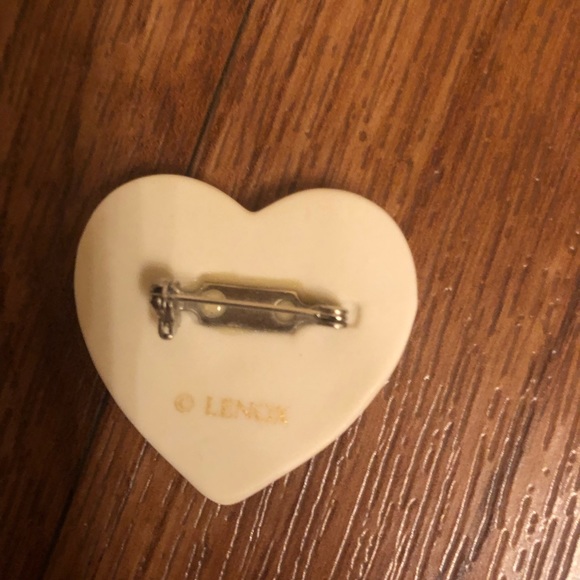 Lenox Dove brooch - Picture 3 of 3